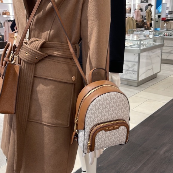 Michael Kors Ladies Backpack Bag Jaycee XS Conv Zip Backpack Vanilla - Picture 12 of 16